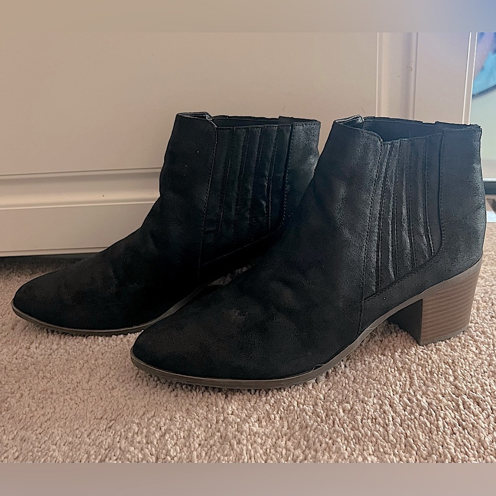 Black ankle booties with small heel